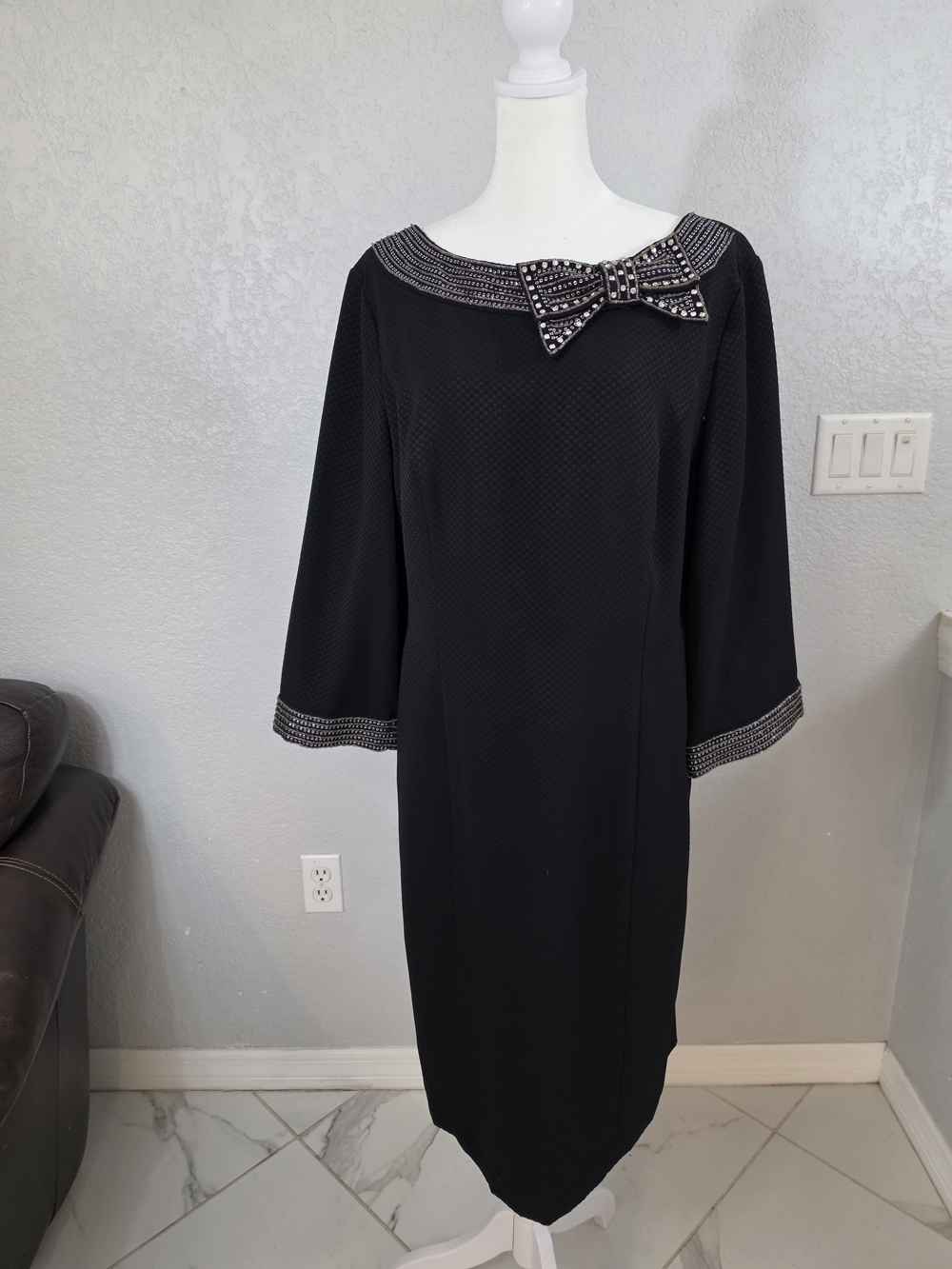 Gina Bacconi Black Beaded Bow Long Sleeve Sheath Dress